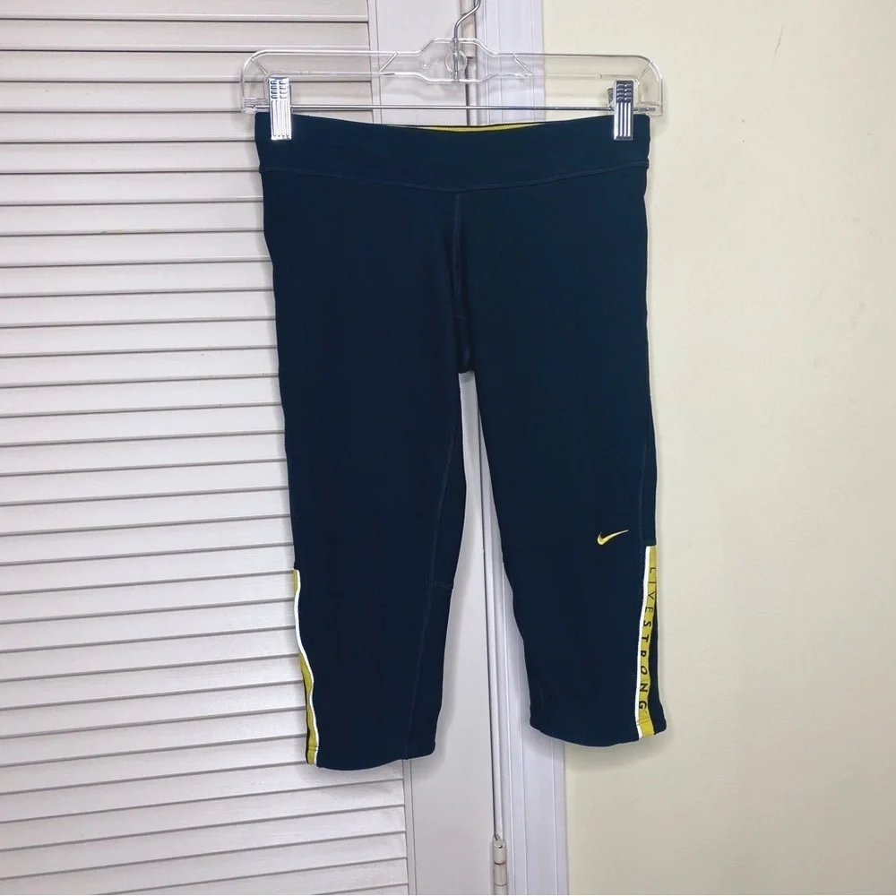Nike Dri Fit Livestrong Cropped Legging Women Size XS  Stretch biker